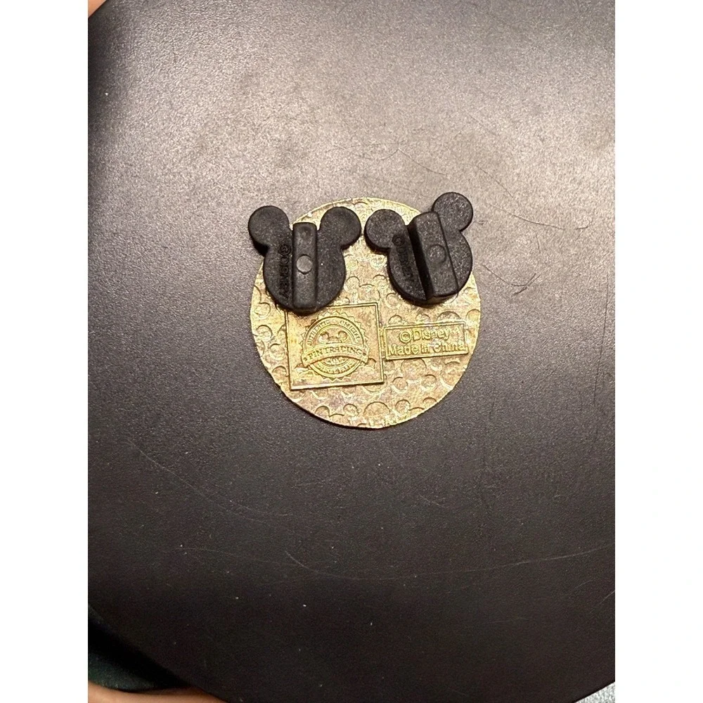 Disney Lilo and Stitch Kissing Enamel Pin Official Trading Gold Tone Round